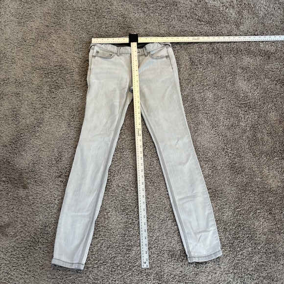 Free People Women's Size 29 Jeans Low Waisted Light Grey Skinny‎ Stained - Picture 3 of 5
